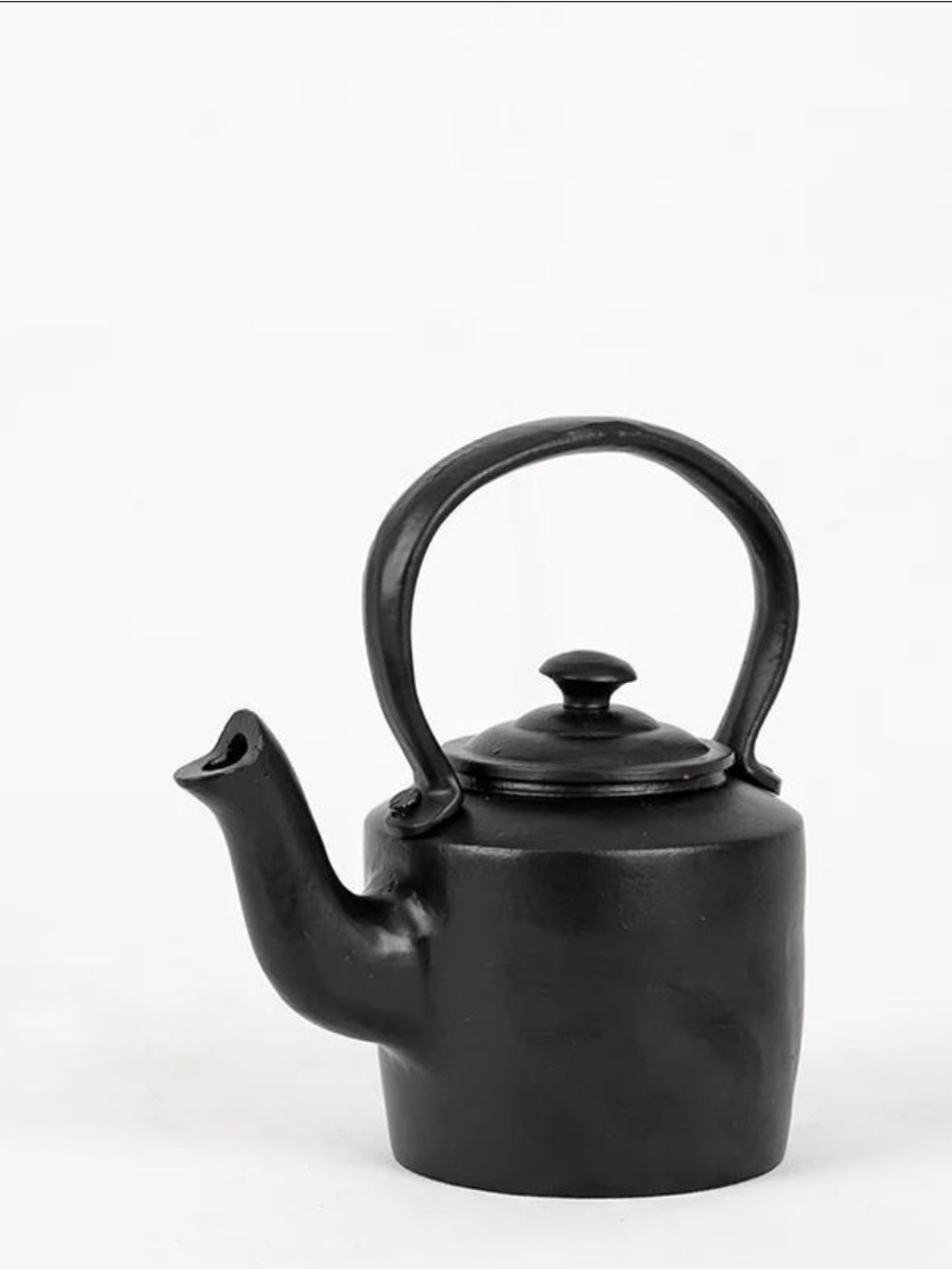 Fordge and foundry cast iron kettle